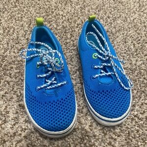 Boys fun sneakers sz9